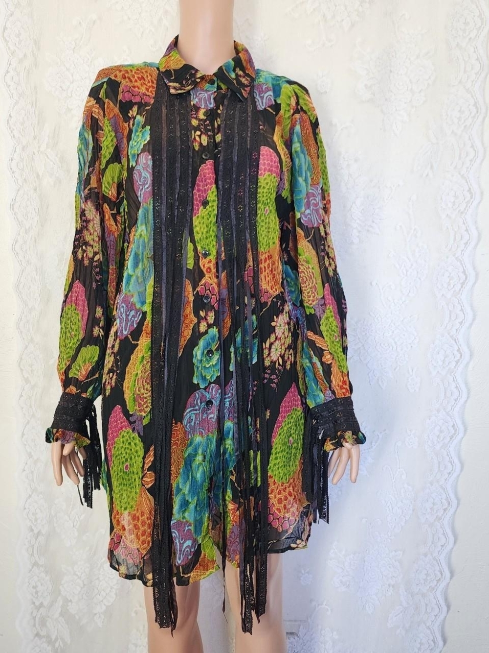 Vintage floral dress semi sheer and black lace trim tag missing